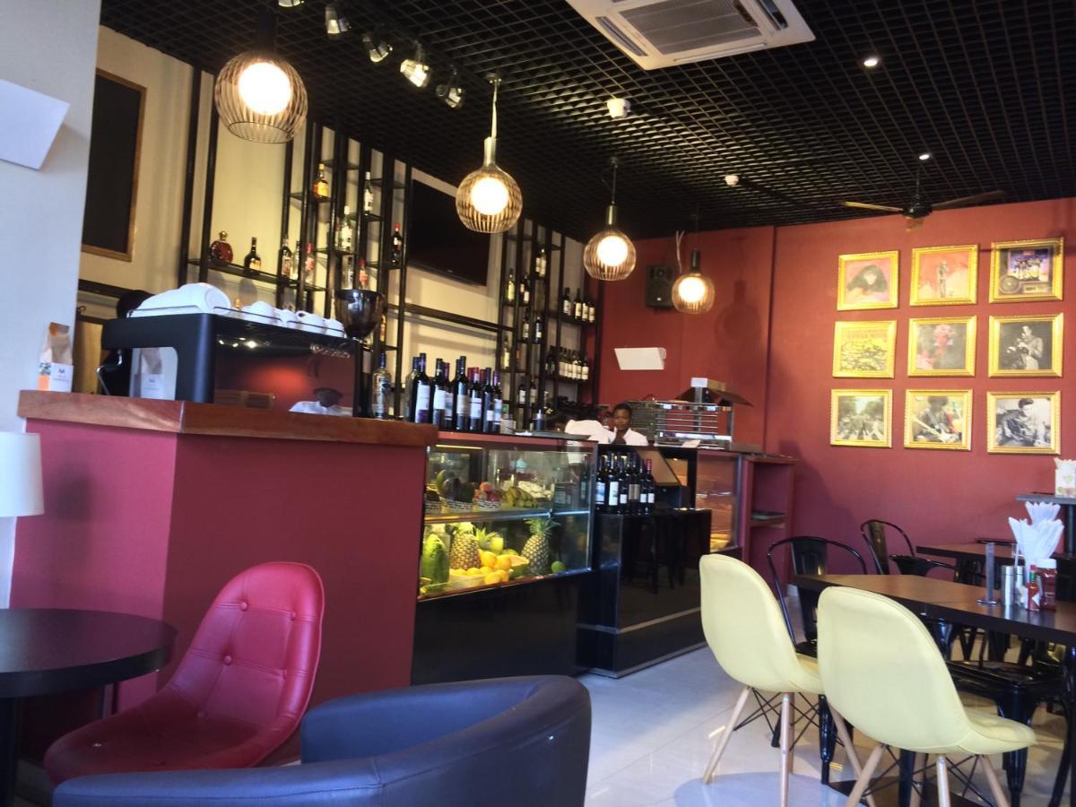 Tulip Inn Джуба Екстериор снимка